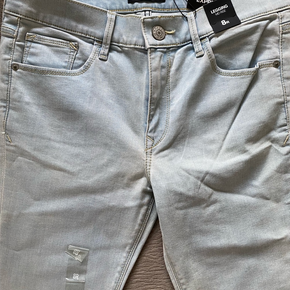 EXPRESS Lightwash Denim Mid-Rise Legging Style Jeans - Size 8 - NEW